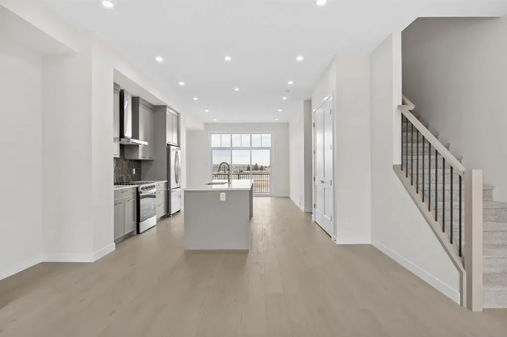 124 Greenwich Drive NW