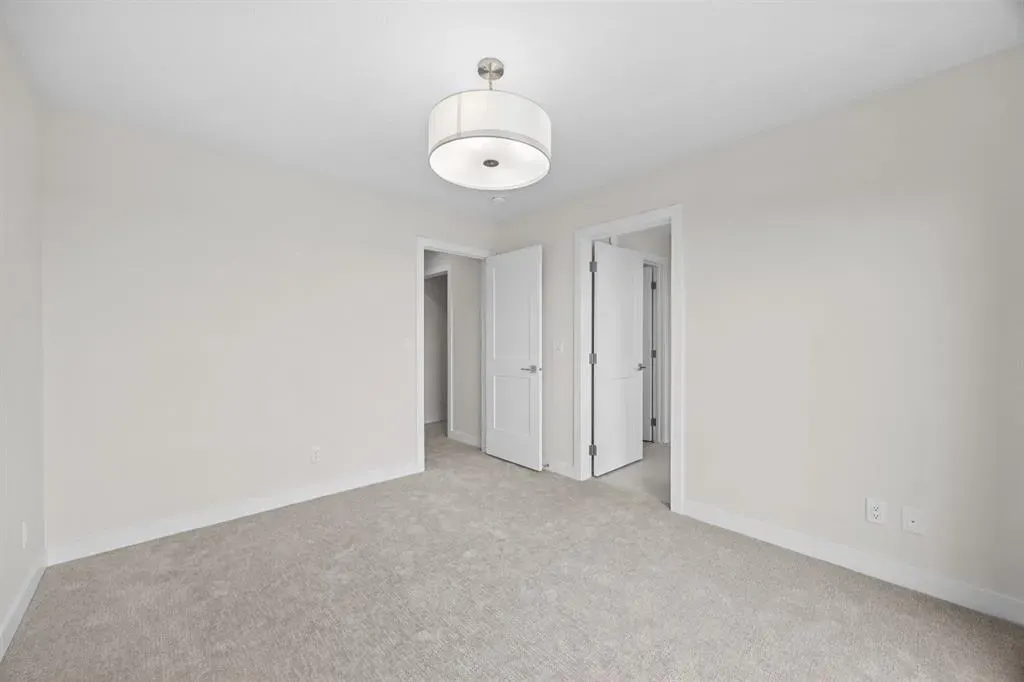 124 Greenwich Drive NW