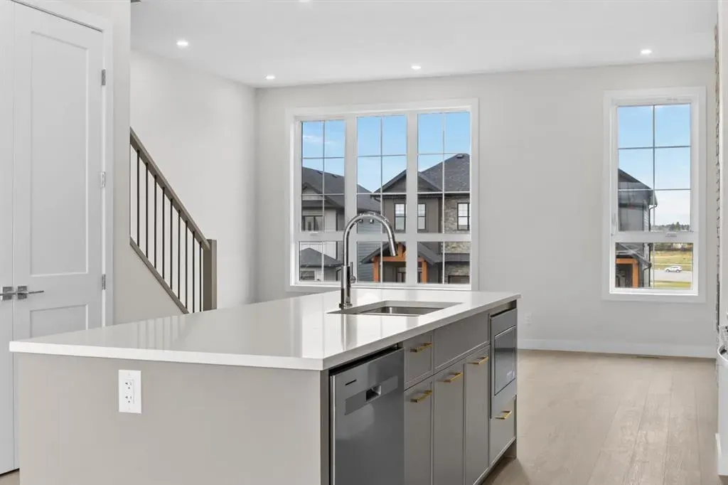 124 Greenwich Drive NW