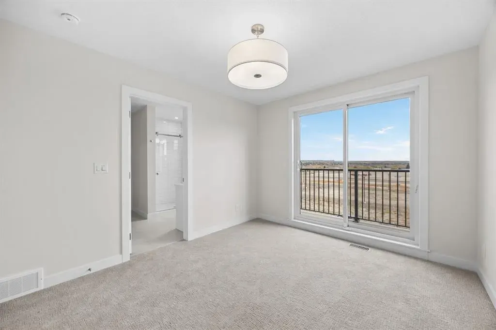 124 Greenwich Drive NW