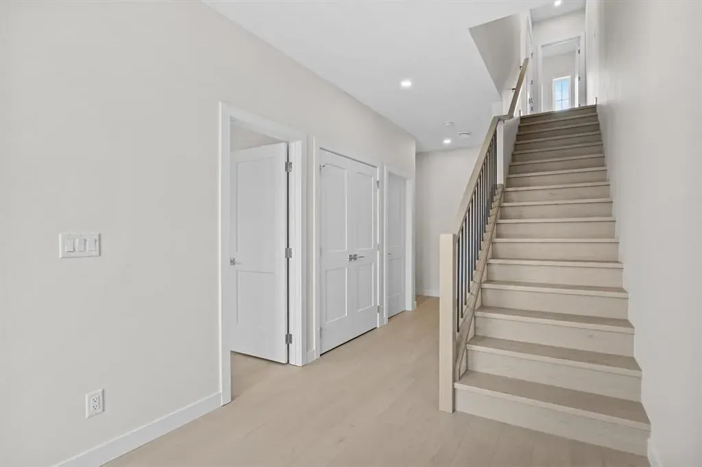 124 Greenwich Drive NW