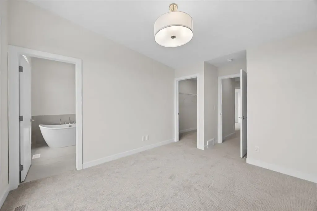 124 Greenwich Drive NW