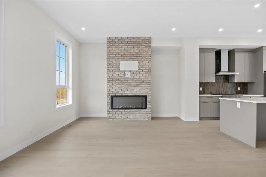 124 Greenwich Drive NW