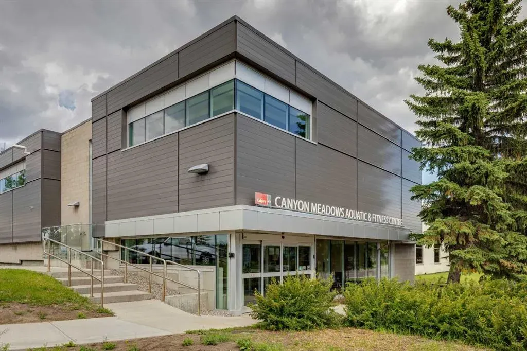 330 Canterbury Drive SW #8