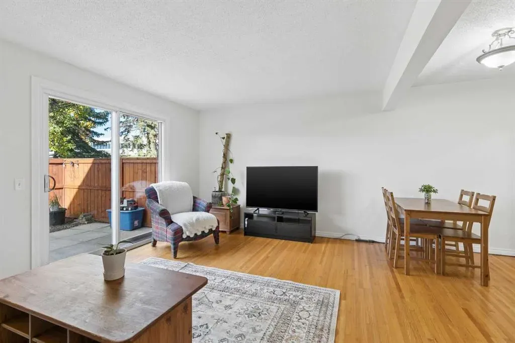 330 Canterbury Drive SW #8