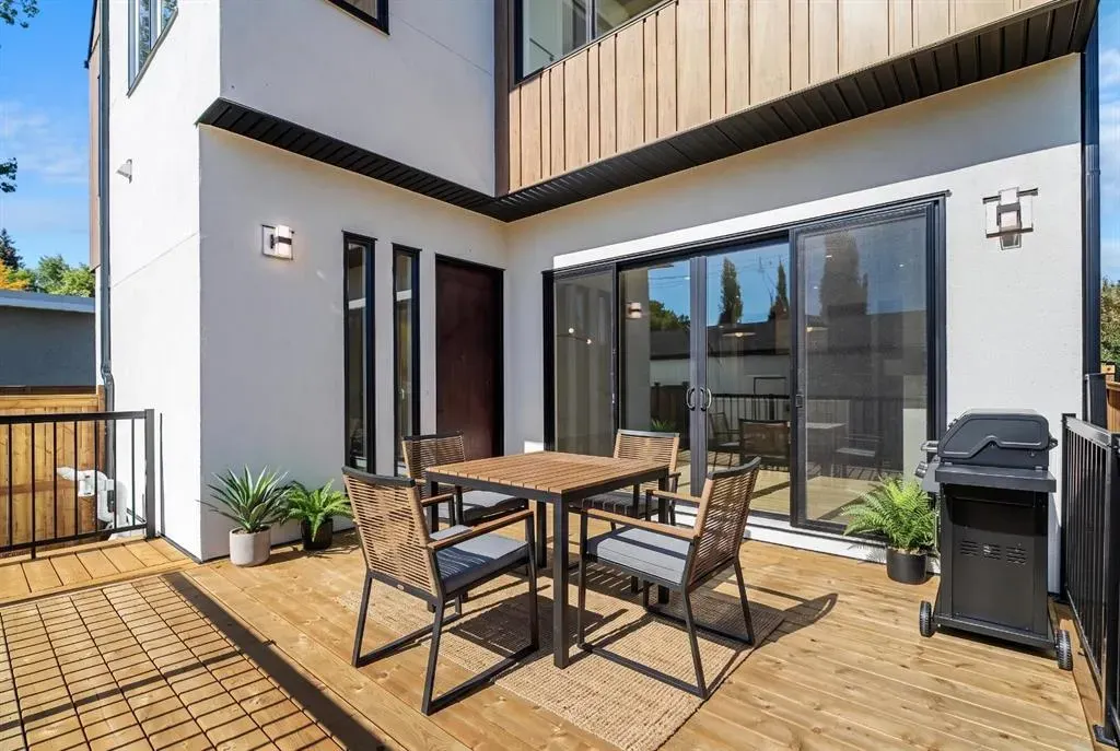 725 53 Avenue SW