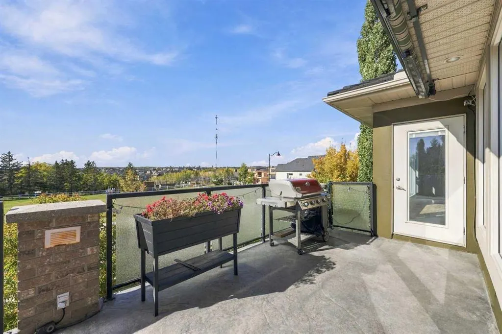 65 Aspen Ridge Crescent SW
