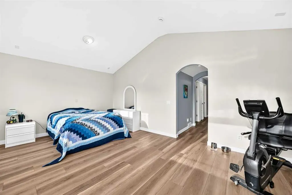 14 Westmount Way