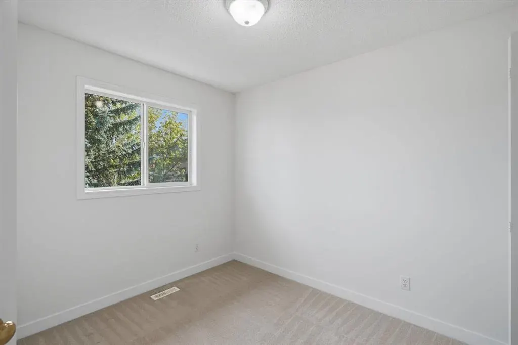23 Country Hills Cove NW