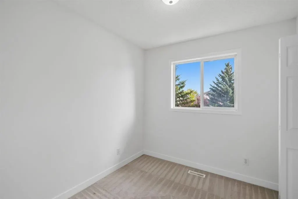 23 Country Hills Cove NW