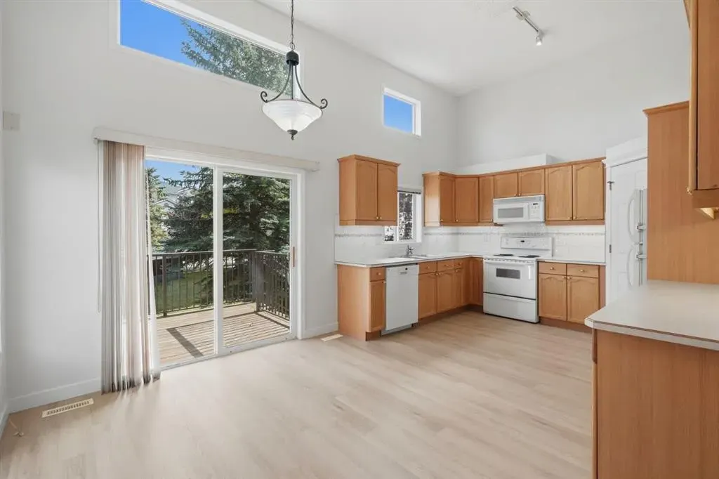 23 Country Hills Cove NW