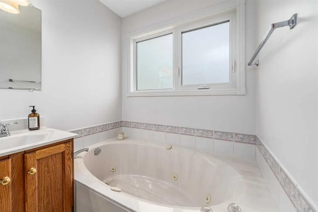 236 Edgebrook Gardens NW