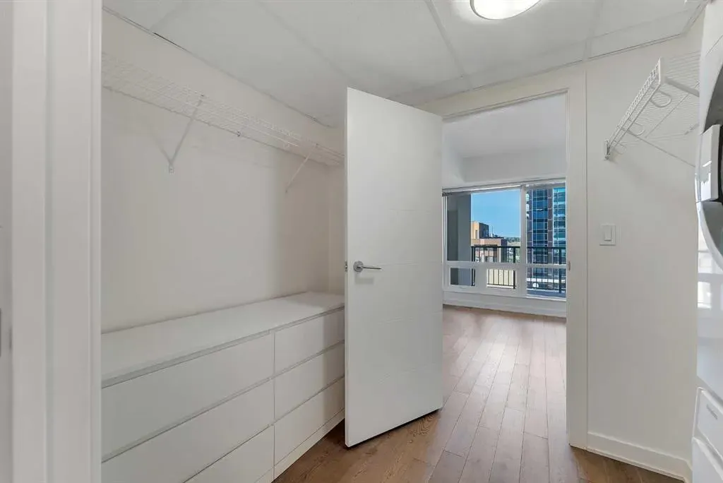 930 6 Avenue SW #1205