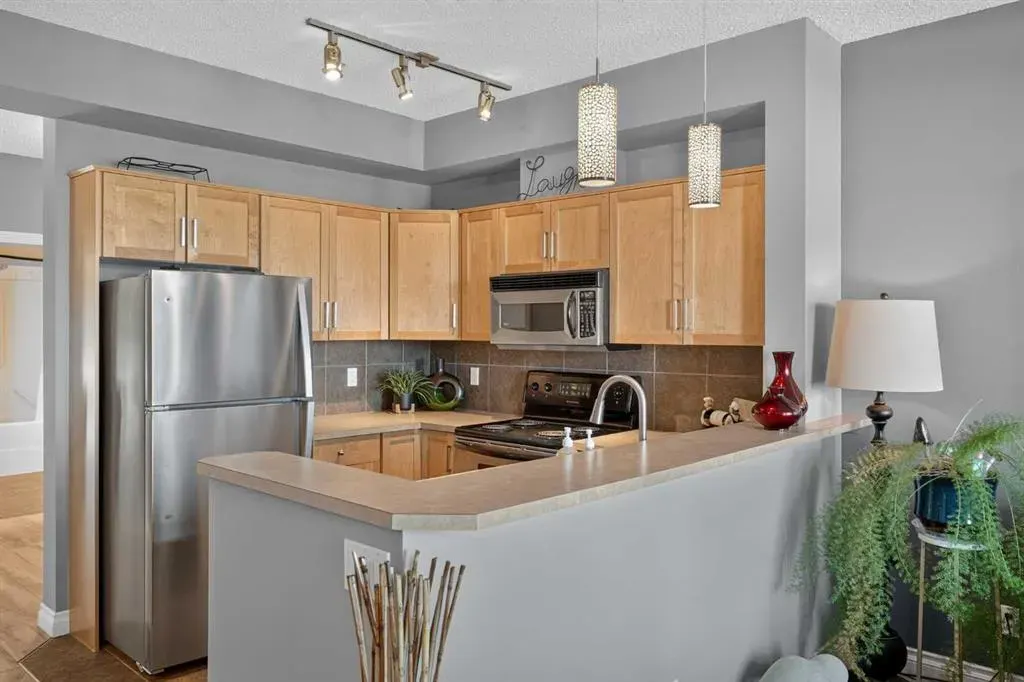 140 Rockyledge View NW #2
