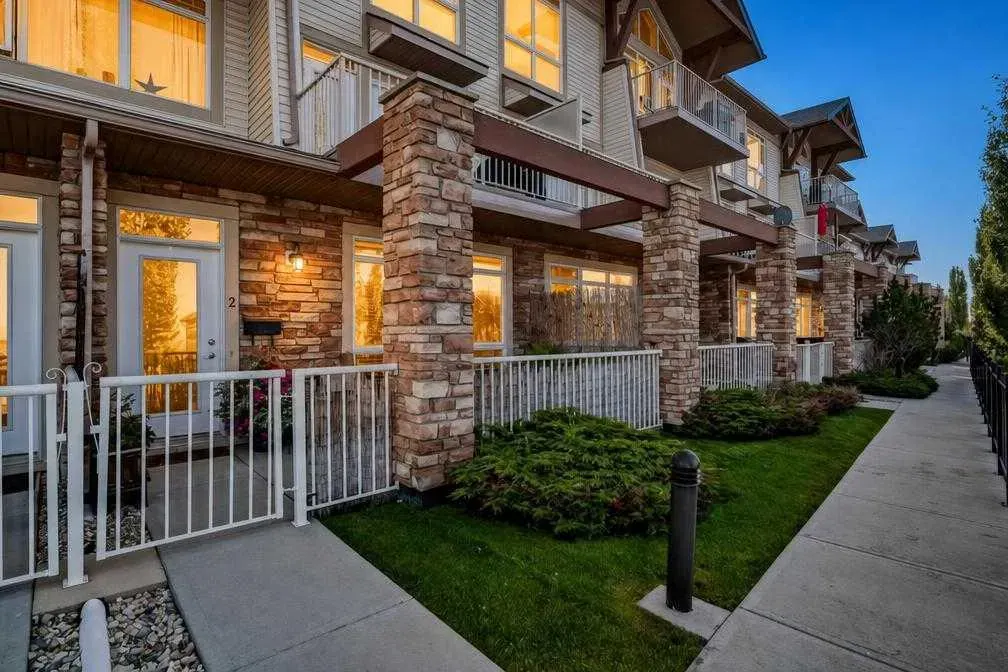140 Rockyledge View NW #2