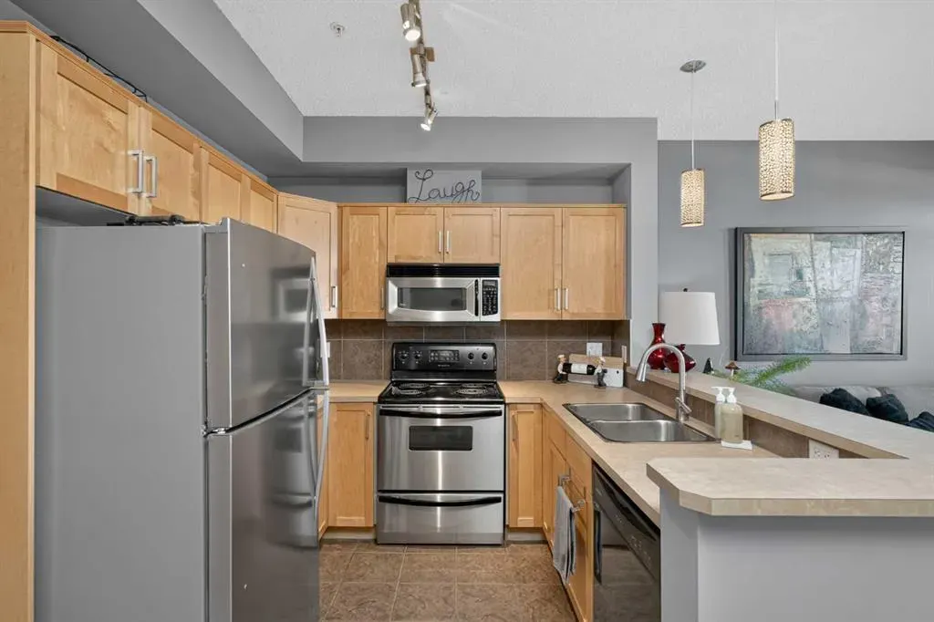 140 Rockyledge View NW #2