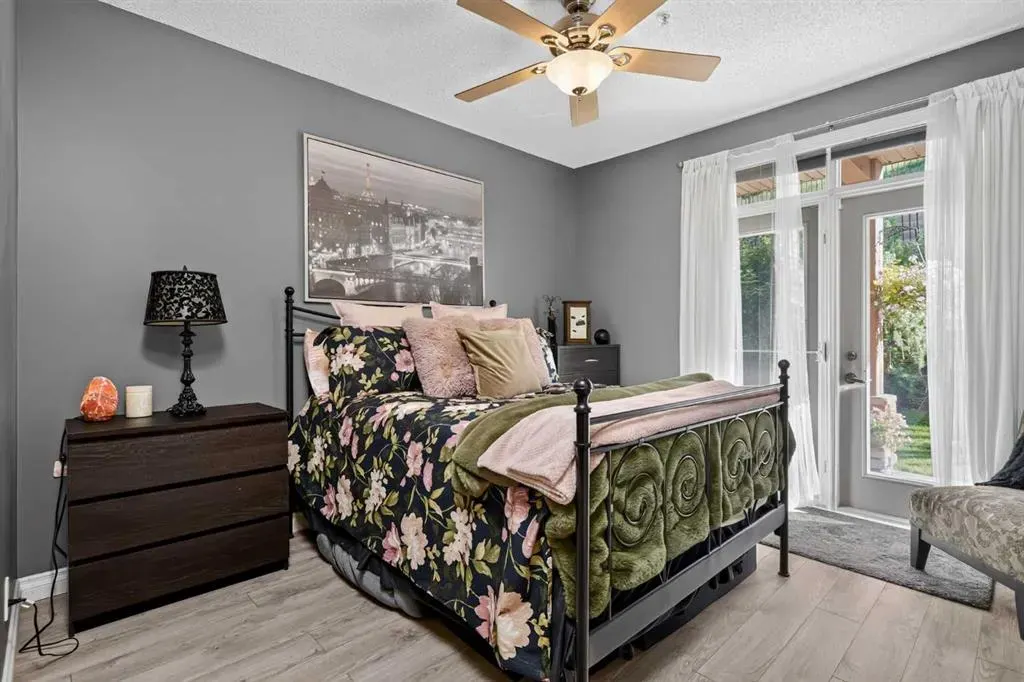 140 Rockyledge View NW #2