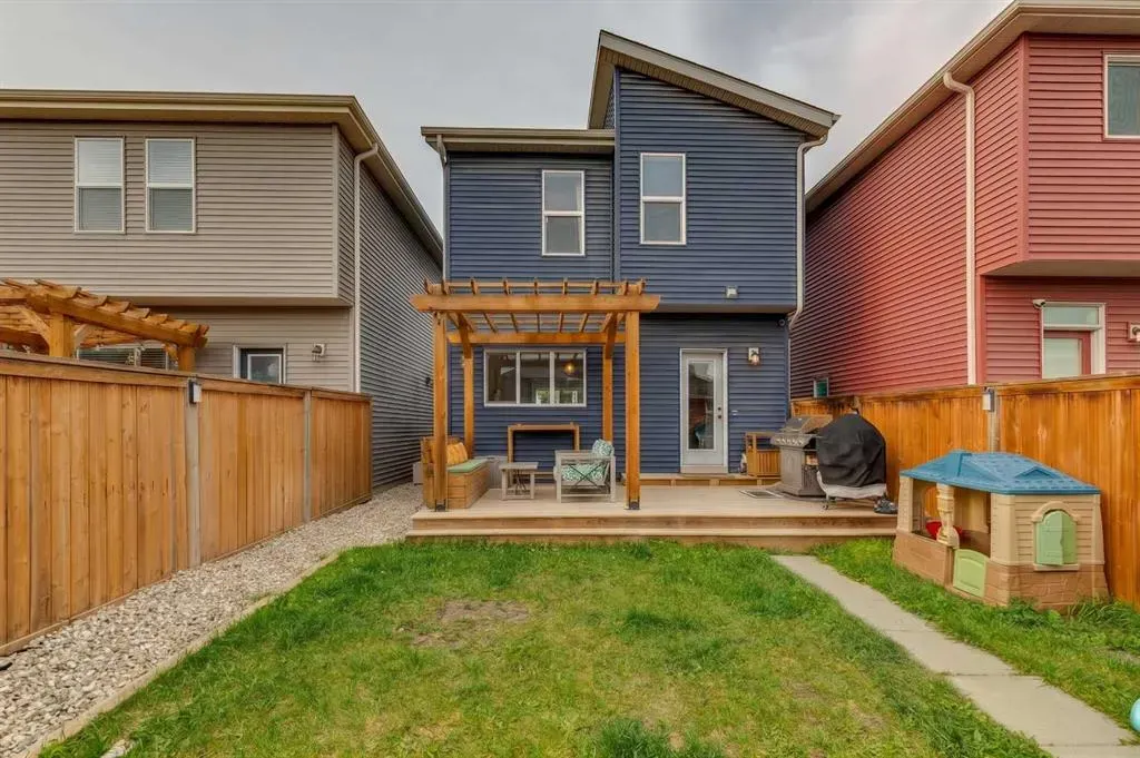 454 Walgrove Way SE
