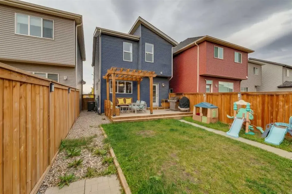 454 Walgrove Way SE