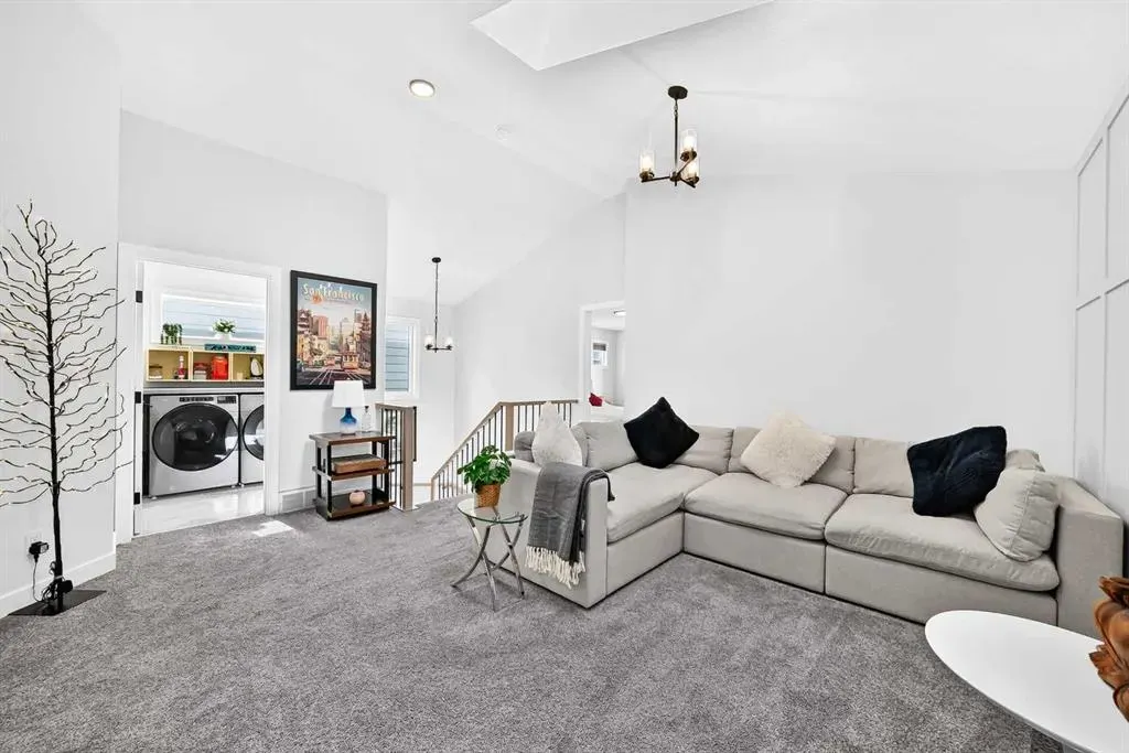 19 Versant View SW