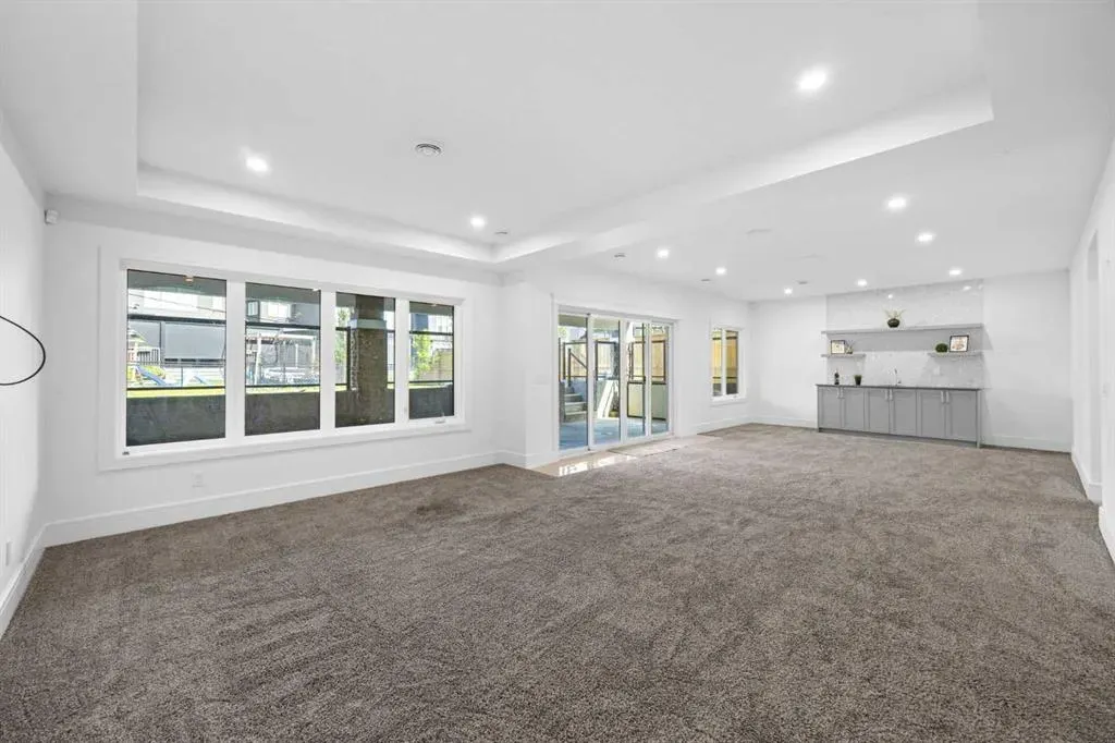 351 Marina Landing SE