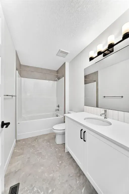 1359 Bayview Crescent SW