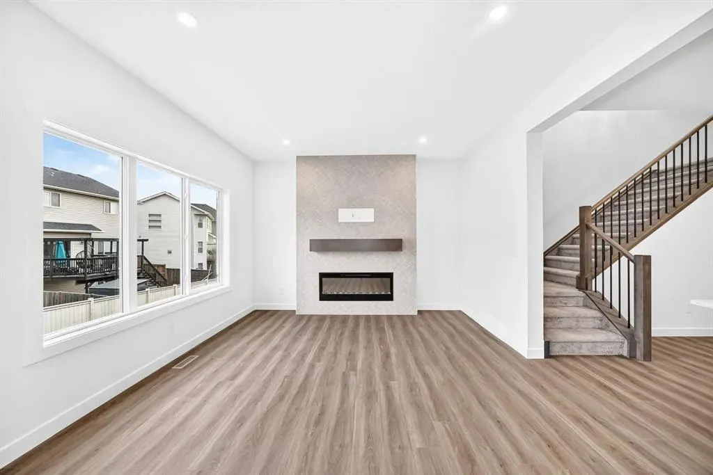 1359 Bayview Crescent SW