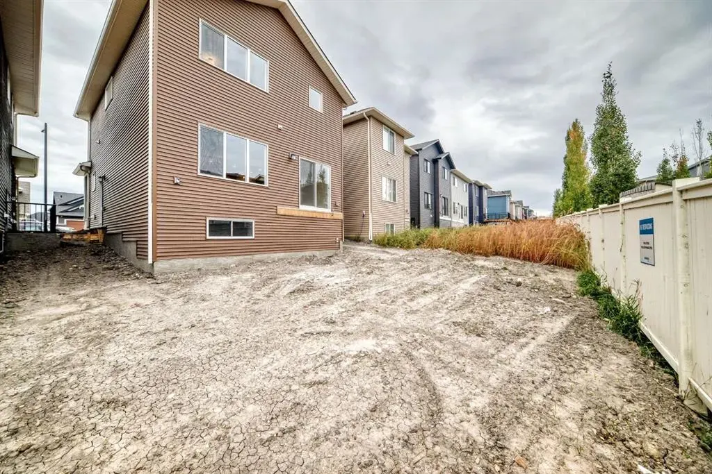 1359 Bayview Crescent SW