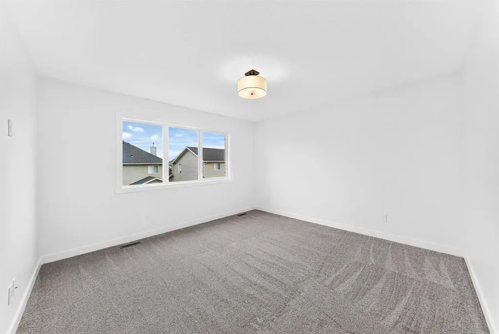 1359 Bayview Crescent SW