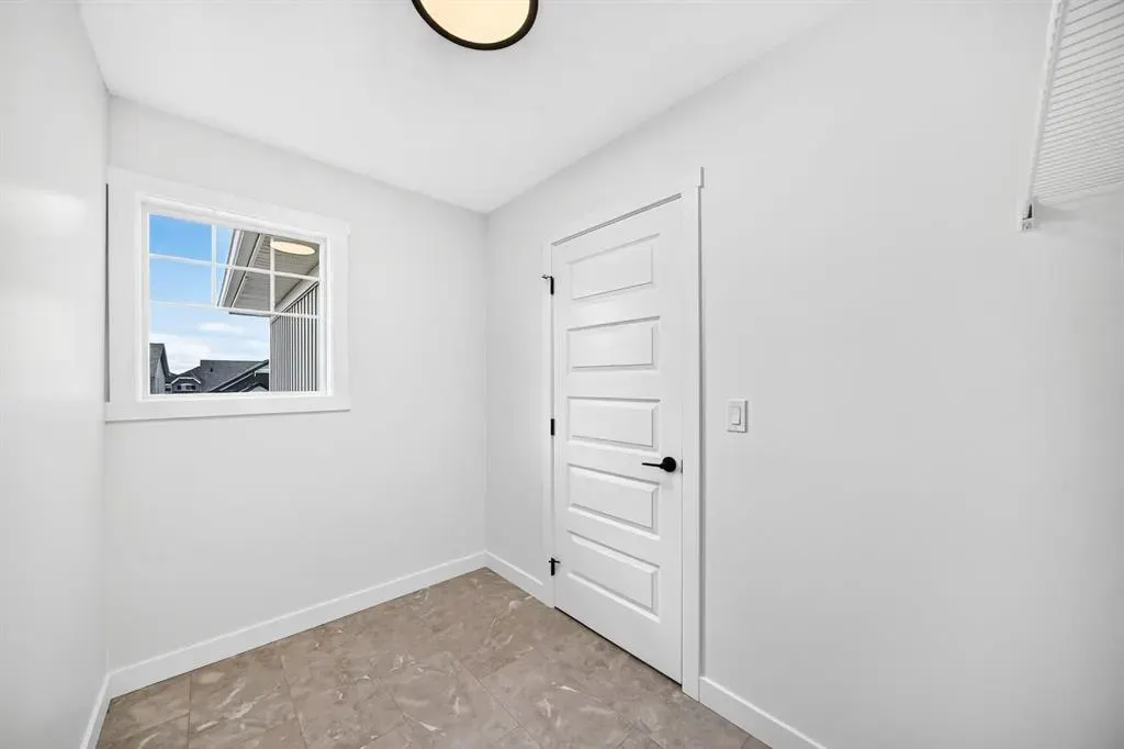 1359 Bayview Crescent SW