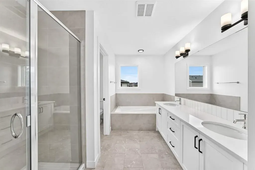 1359 Bayview Crescent SW