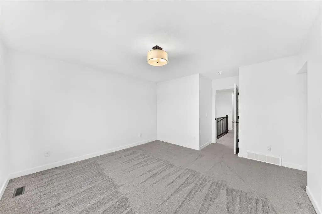 1359 Bayview Crescent SW