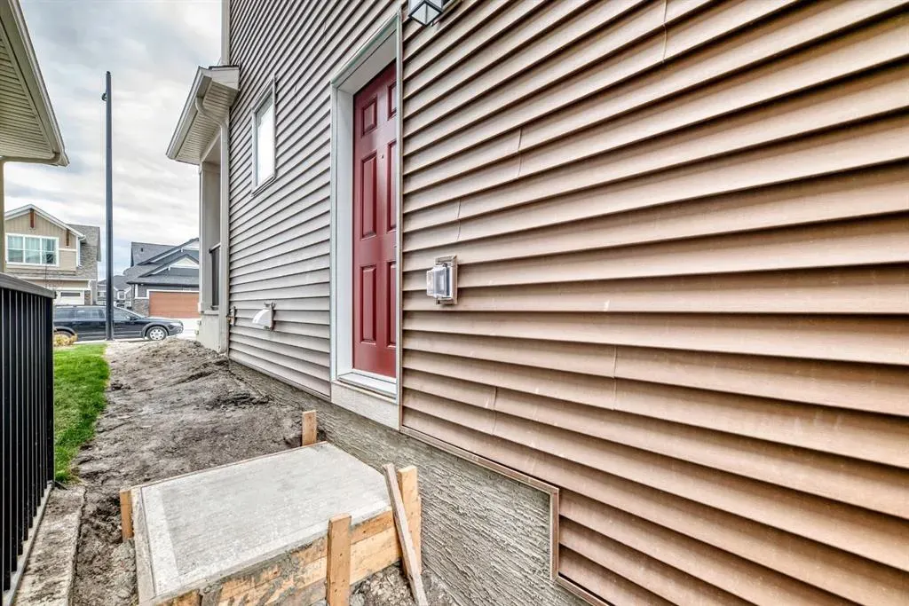 1359 Bayview Crescent SW