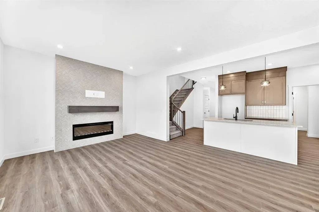 1359 Bayview Crescent SW