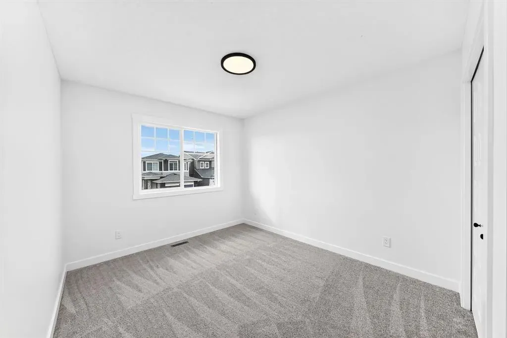 1359 Bayview Crescent SW