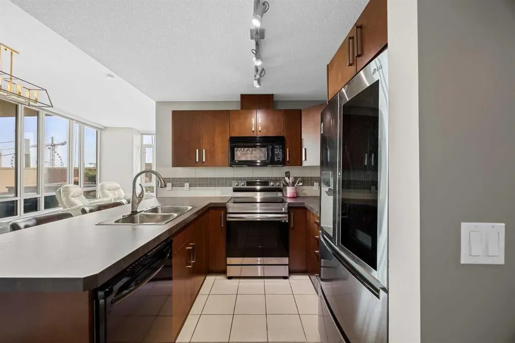 210 15 Avenue SE #206