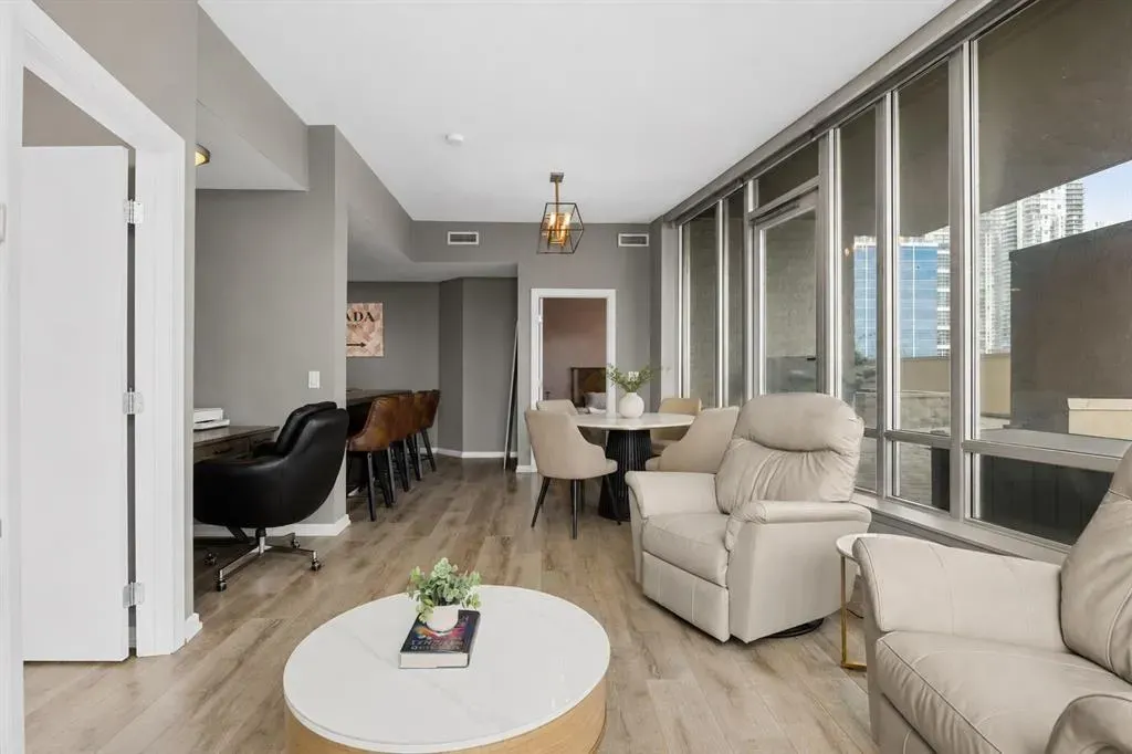 210 15 Avenue SE #206