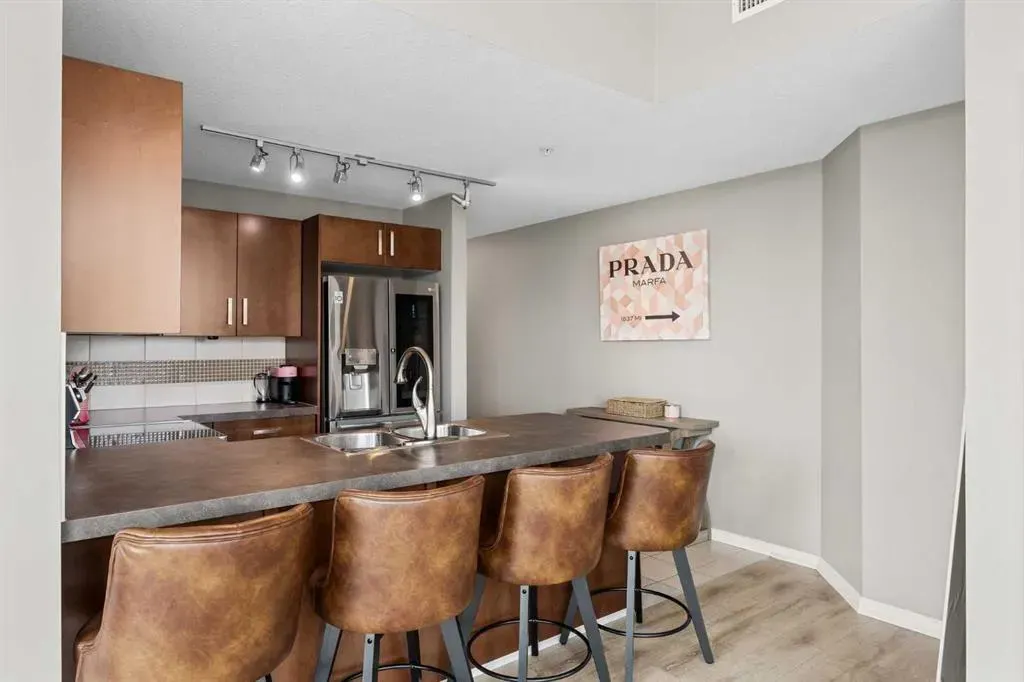 210 15 Avenue SE #206
