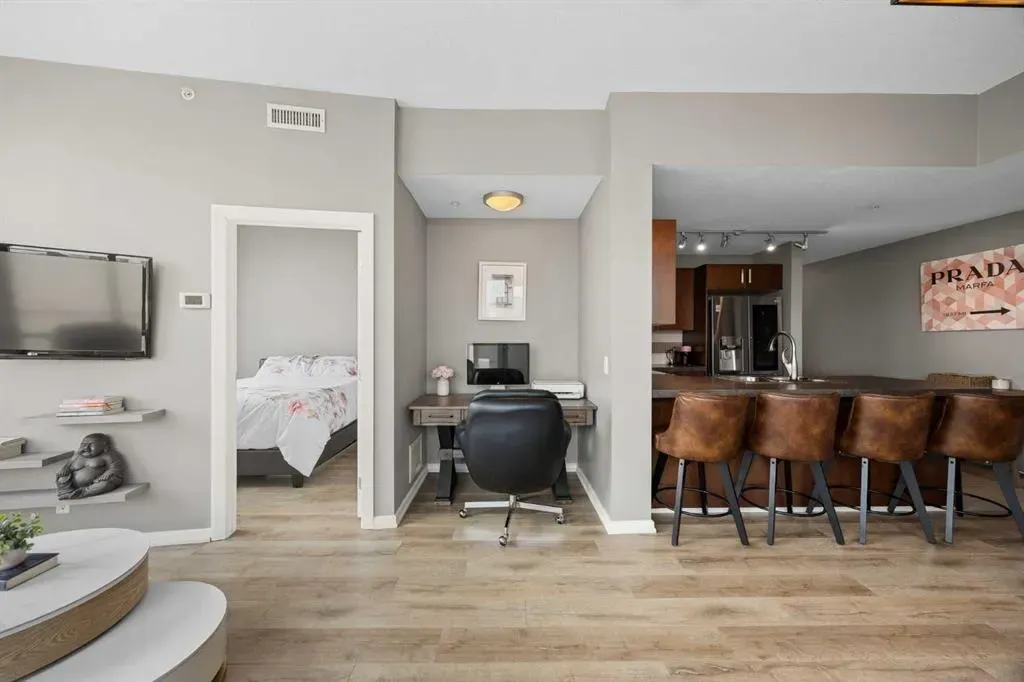 210 15 Avenue SE #206