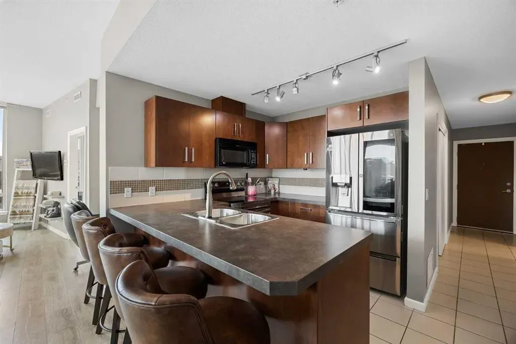 210 15 Avenue SE #206