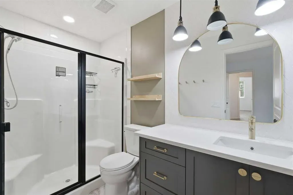 435 13 Avenue NE #2