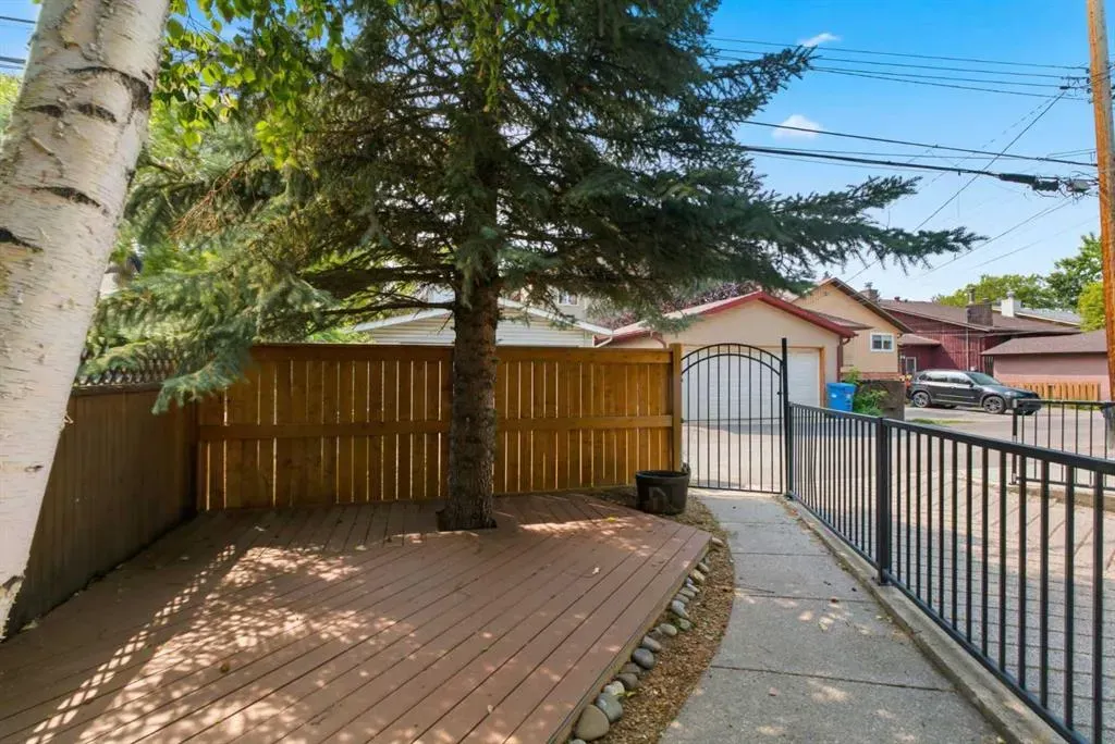 435 13 Avenue NE #2