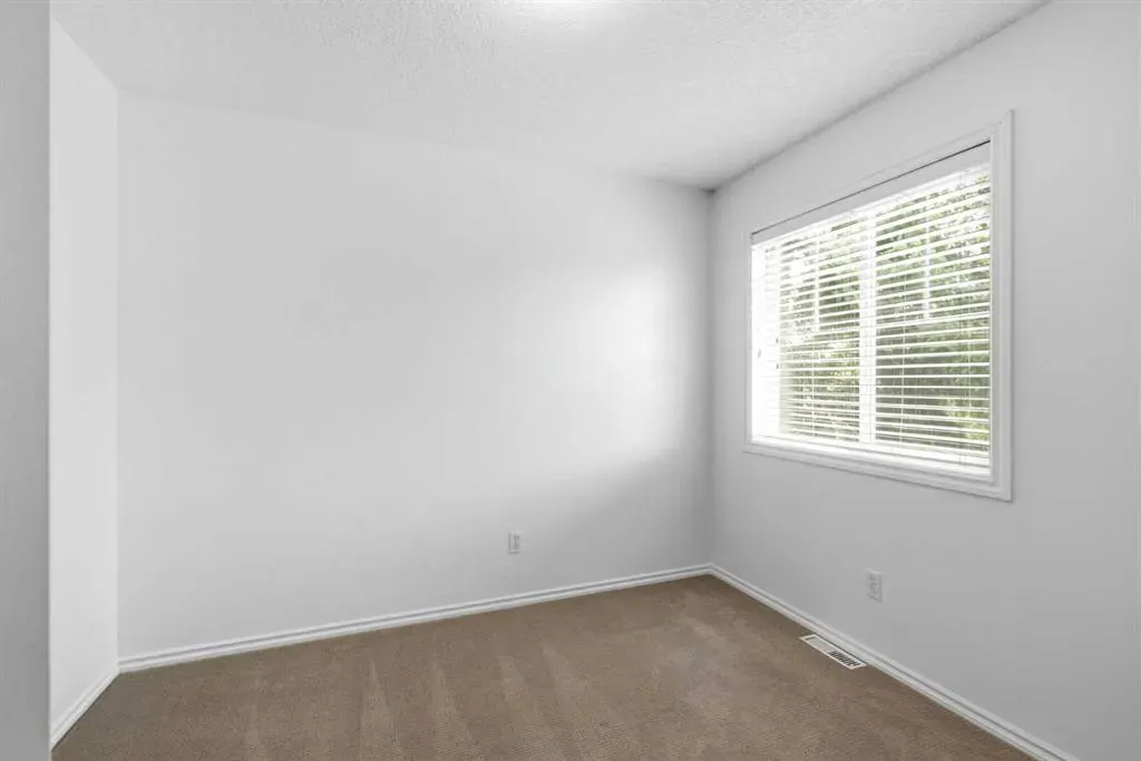 435 13 Avenue NE #2