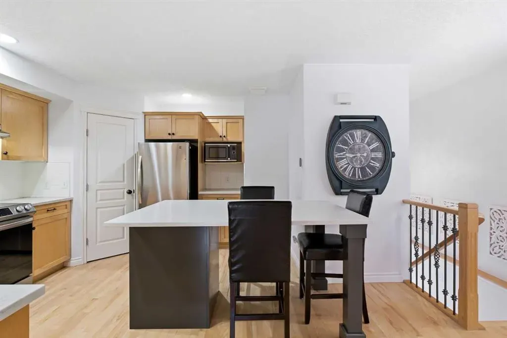 435 13 Avenue NE #2