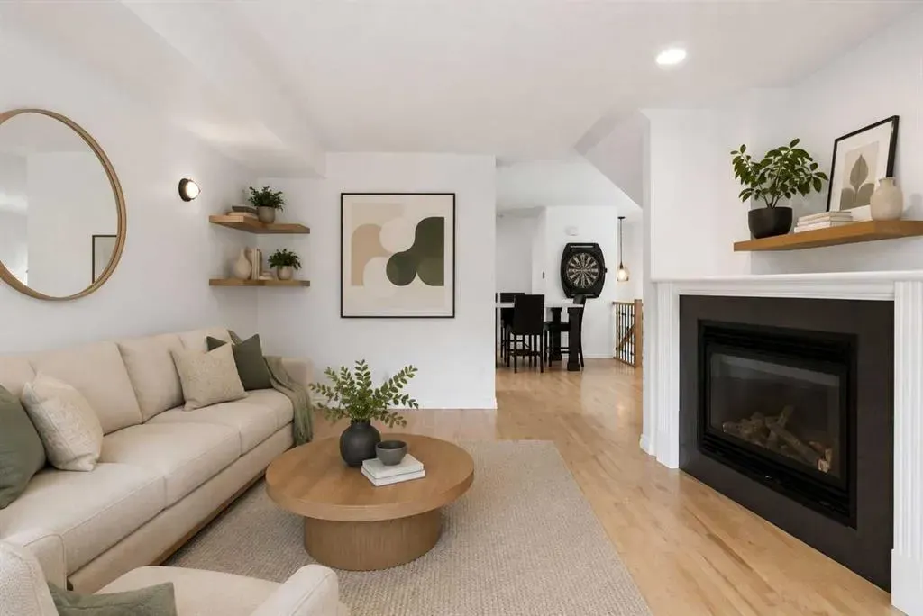 435 13 Avenue NE #2