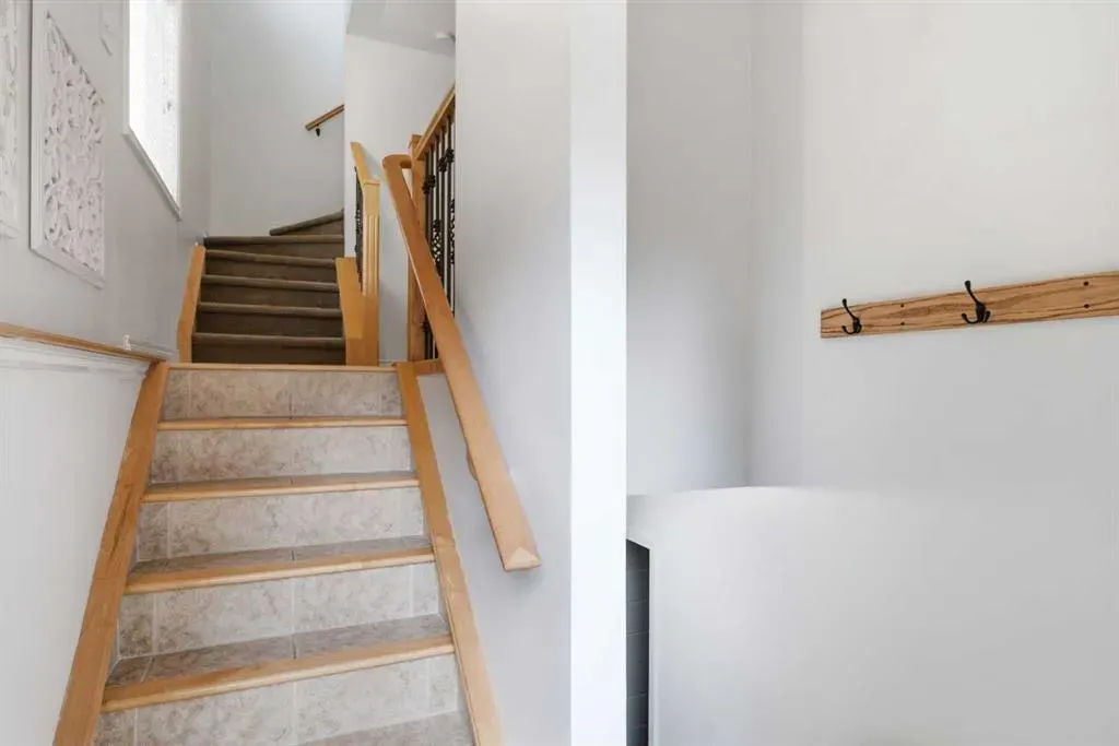 435 13 Avenue NE #2