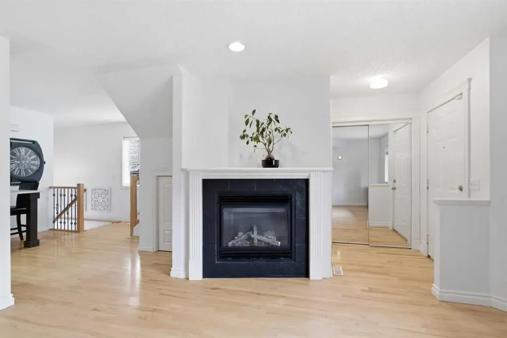 435 13 Avenue NE #2