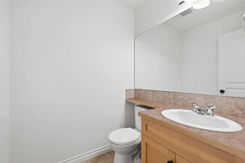 435 13 Avenue NE #2