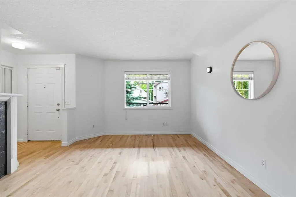 435 13 Avenue NE #2