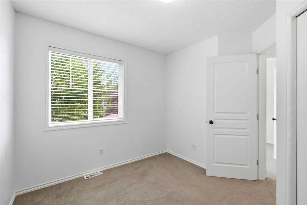 435 13 Avenue NE #2